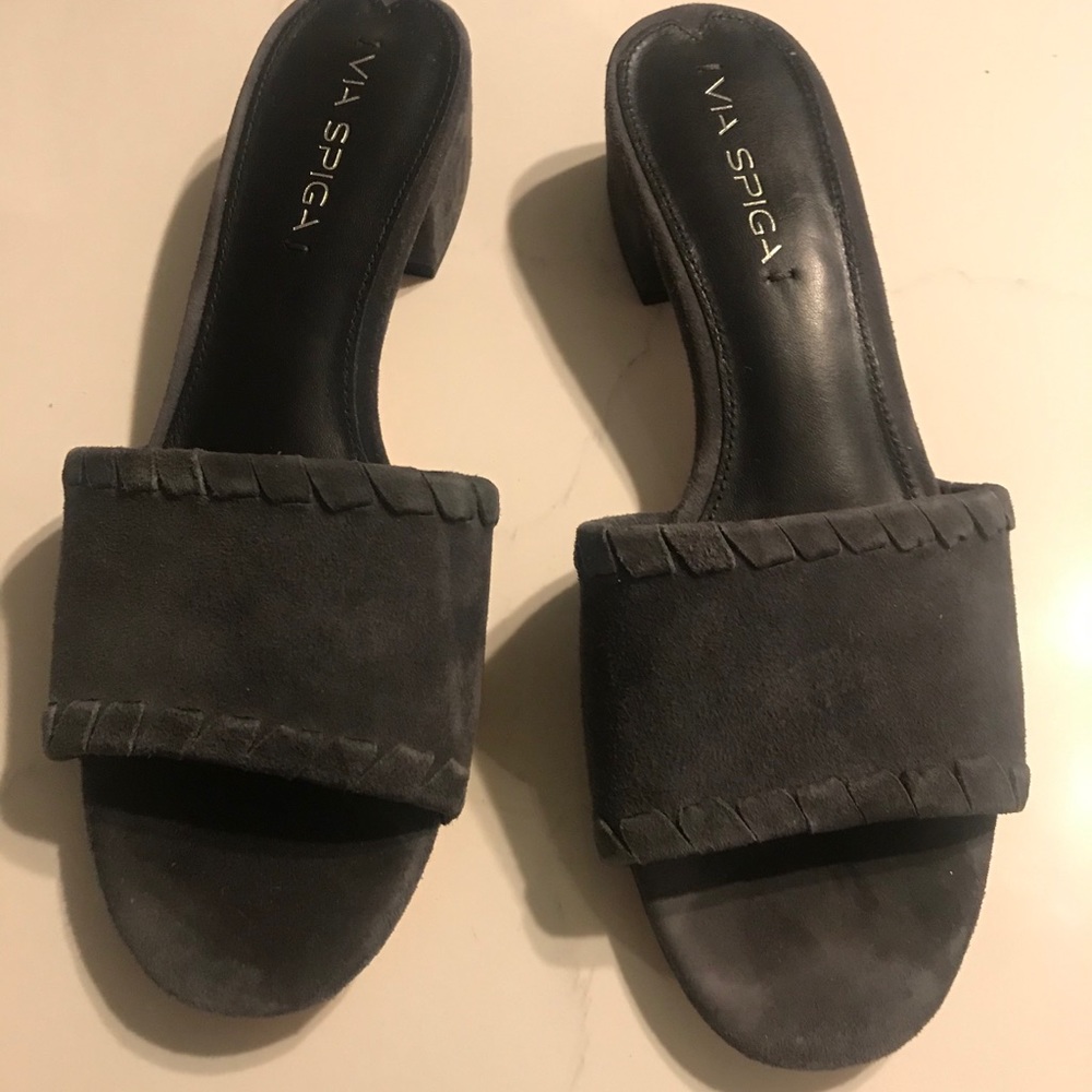 Low heel slides